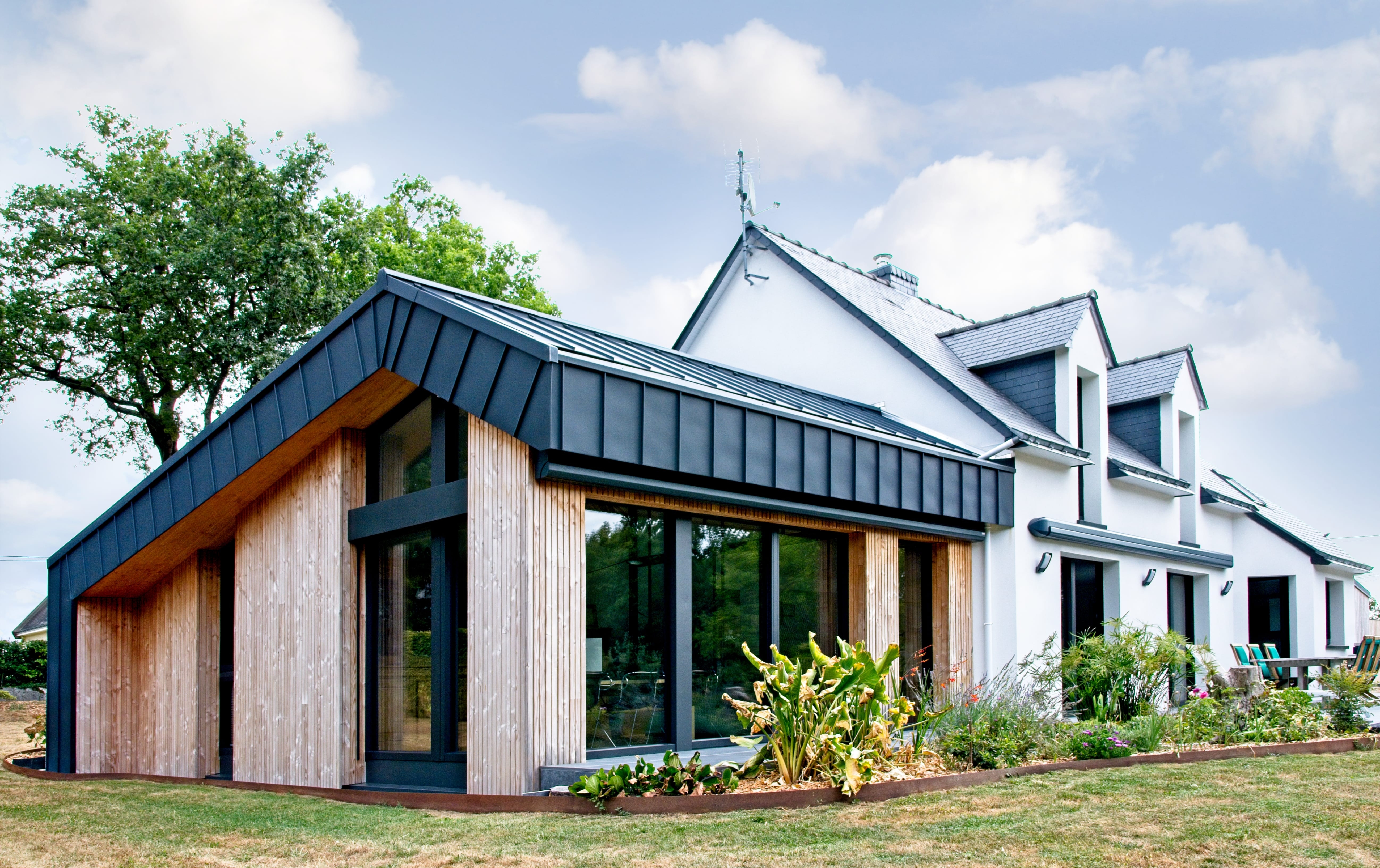 Photographie de Laurence Masson d’une extension et rénovation complète d’une maison entreprise par Lylia Gherbi