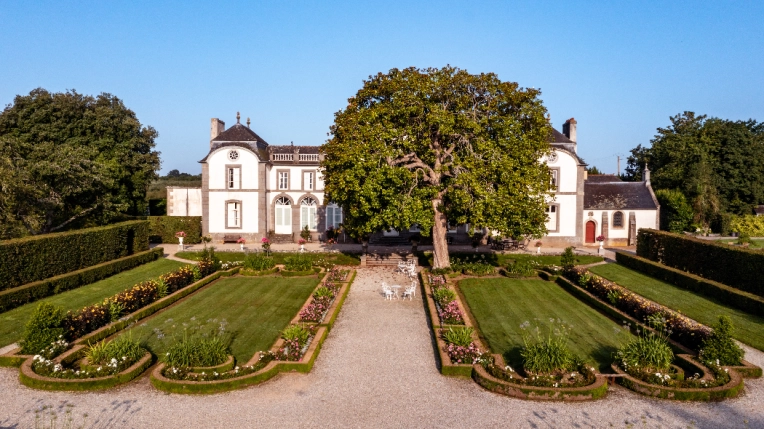 Drone, Bâtiment, Traditionnel